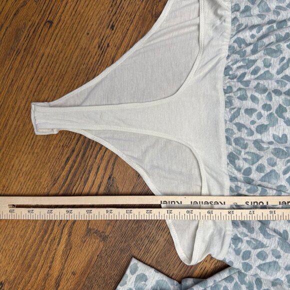 Leopard Print Long Sleeve Bodysuit L Snap Closure Gray - Picture 6 of 7